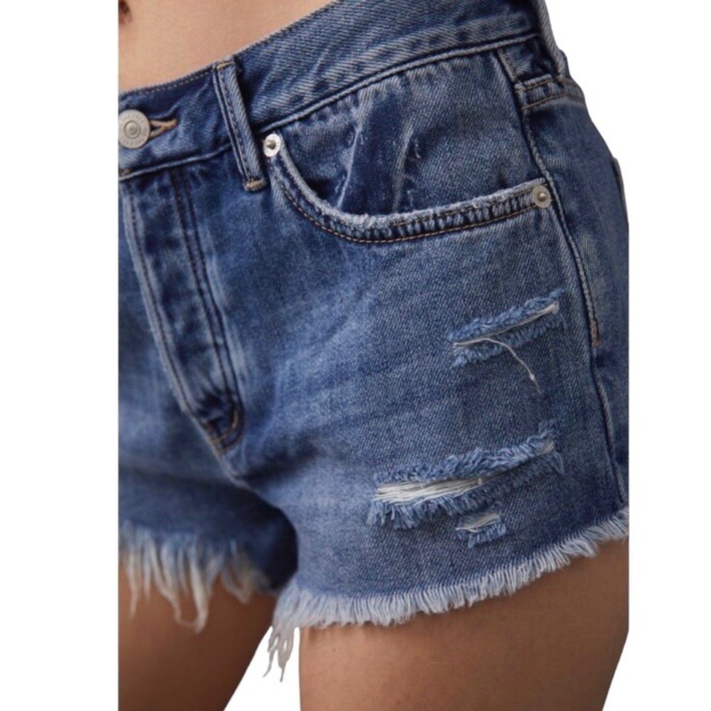 FREE PEOPLE DISTRESSED BLUE DENIM SHORTS